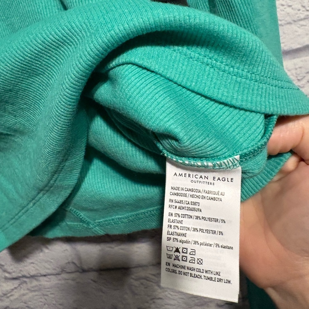 New American Eagle Top Medium and Large - Picture 11 of 12